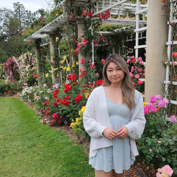 Meet your Posher, Taylor - Picture 1 of 2